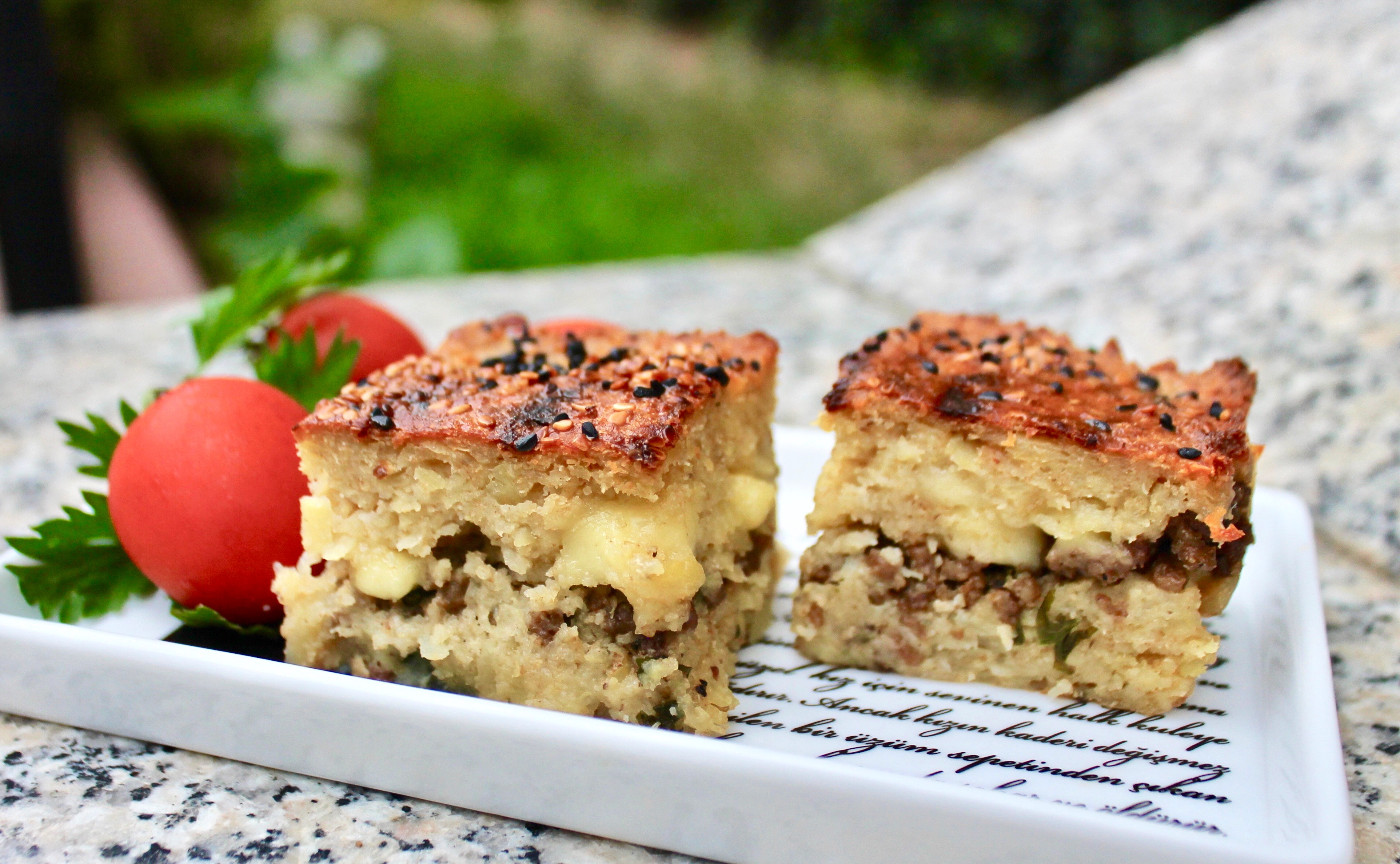 Yufkasız Kıymalı Börek